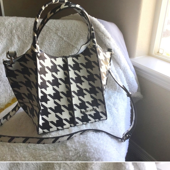 IN SEARCH OF - Picture 5 of 15